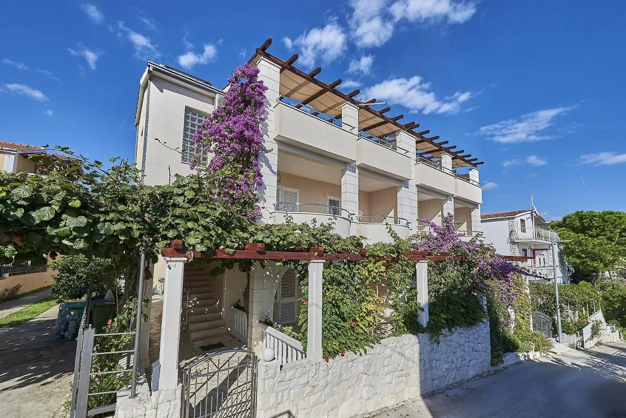 Apartments With A Parking Space Mavarstica, Ciovo - 17821 Trogir