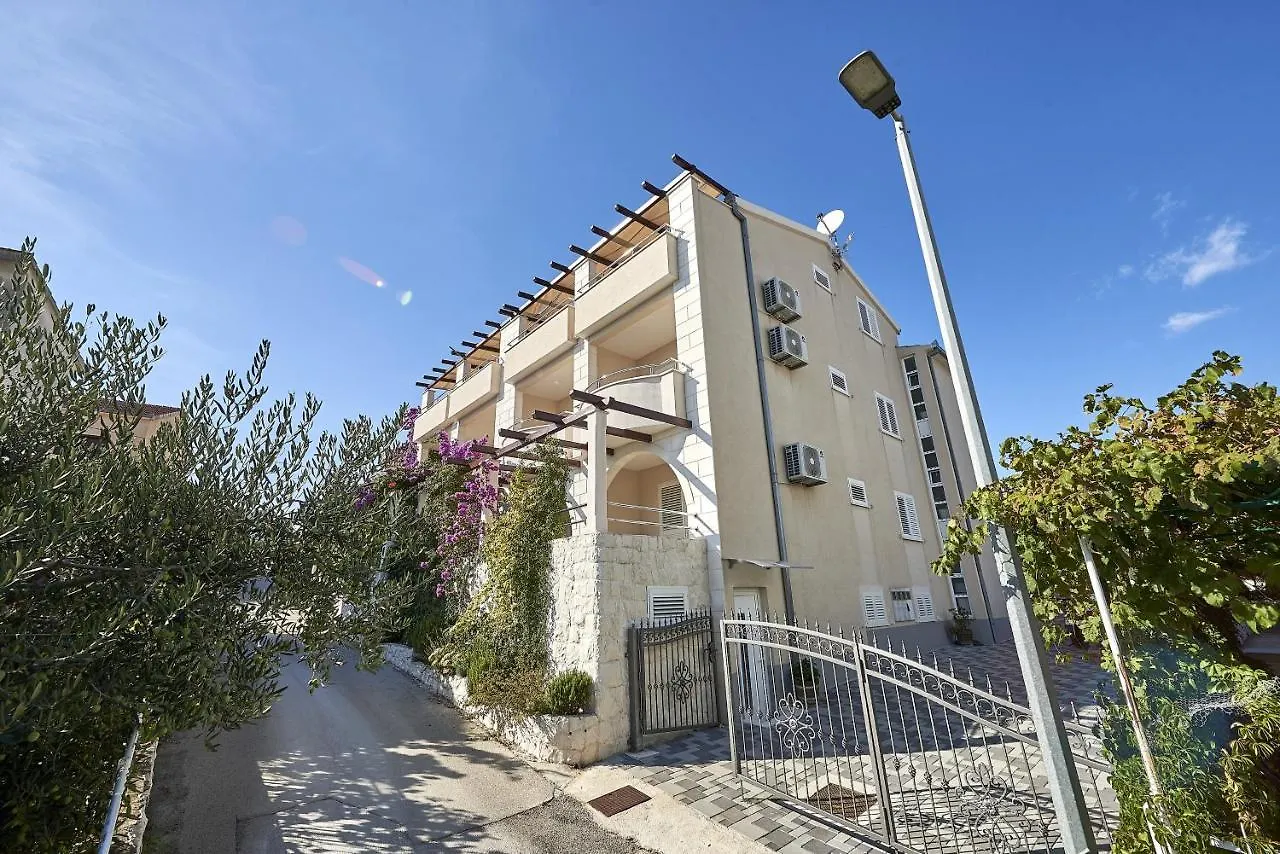Apartments With A Parking Space Mavarstica, Ciovo - 17821 Trogir 0*,  Hırvatistan