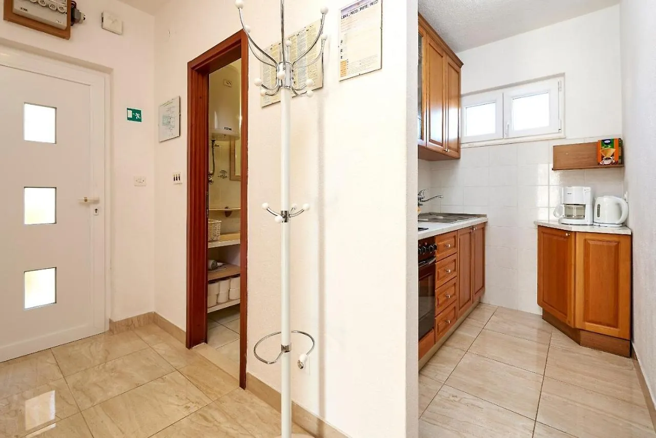 Apartments With A Parking Space Mavarstica, Ciovo - 17821 Trogir