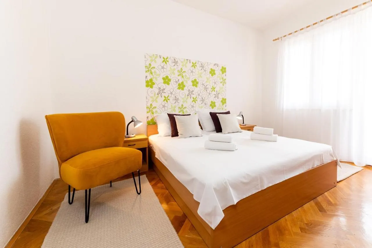 Apartments With A Parking Space Mavarstica, Ciovo - 17821 Trogir