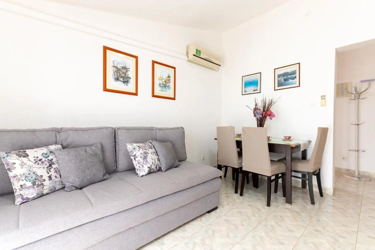 Apartments With A Parking Space Mavarstica, Ciovo - 17821 Trogir
